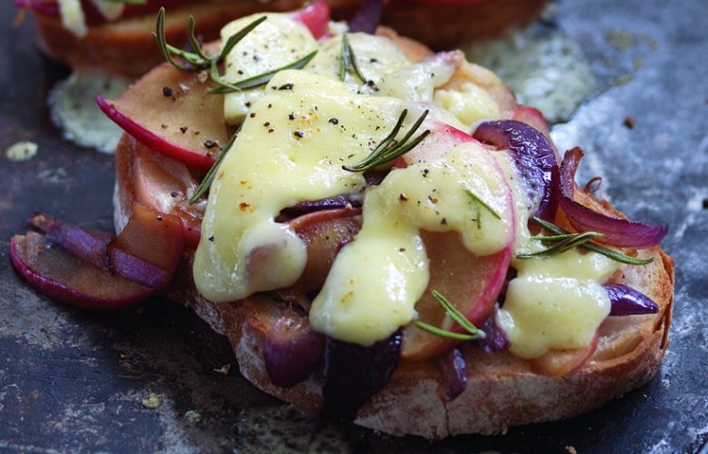 Cheshire Cheese Melt with Apple and Red Onion Relish