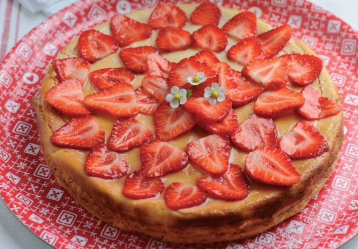 Strawberry, Ricotta and Lemon Thyme Cheesecake Recipe: Veggie
