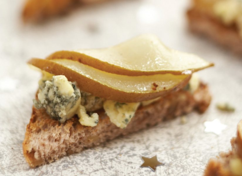 Pear and Stilton Toasts Recipe: Veggie