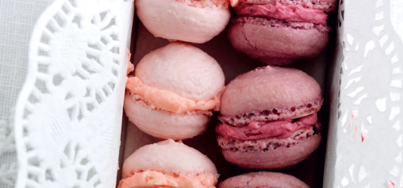 Blackberry & Strawberry Macaroons