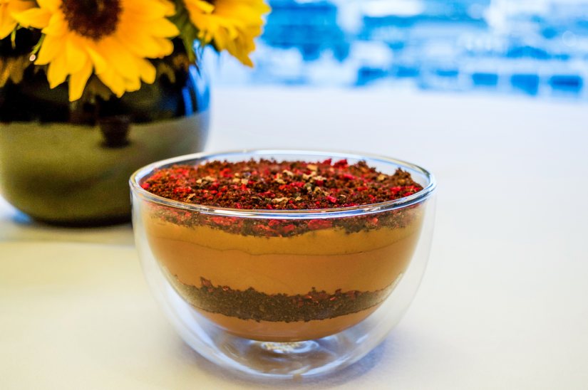 Vegan Chocolate Mousse with Raspberry and Salted Chocolate Crumble Recipe: Veggie