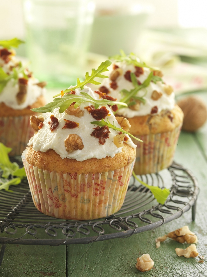 Tomato, Cream Cheese and Walnut Cupcakes