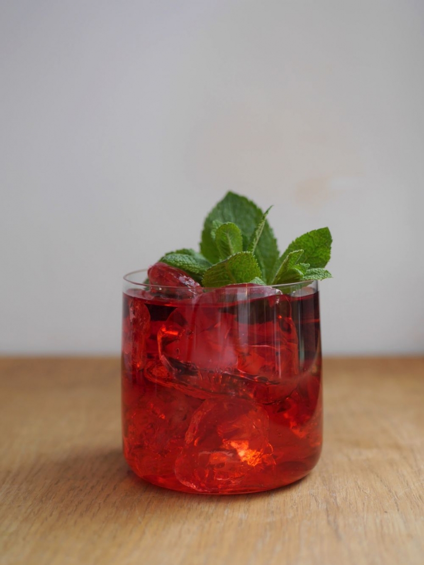 Cold-Brewed Hibiscus and Mint