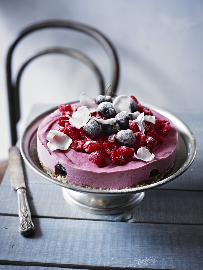 Amber Rose’s Raw Berry and Manuka Honey Cheese Cake