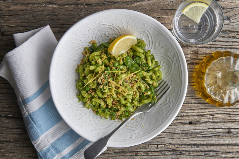 Macaroni with mange tout and broccoli topped with a citrus crumb Recipe: Veggie