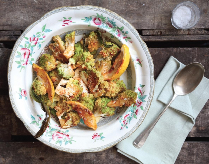 Roasted Cauliflower with Lemon and Paprika