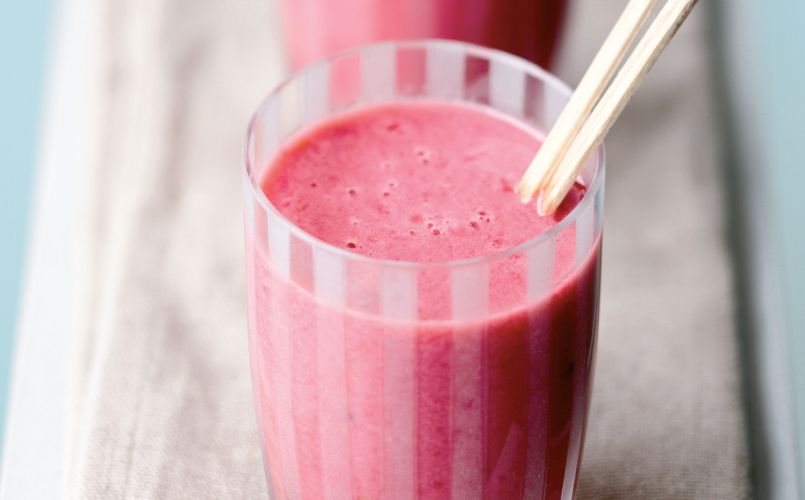Pomegranate, Raspberry and Banana Smoothie Recipe: Veggie Magazine