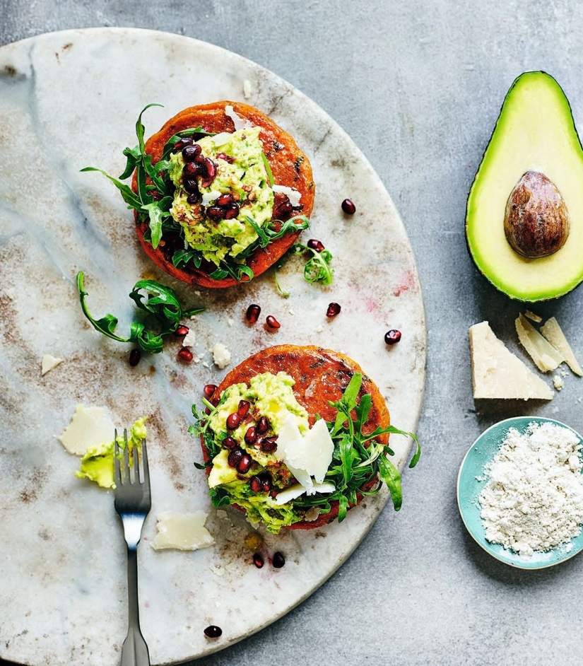 Clean Eating Alice’s SWEET POTATO BURGERS WITH SMASHED AVOCADO AND ROCKET