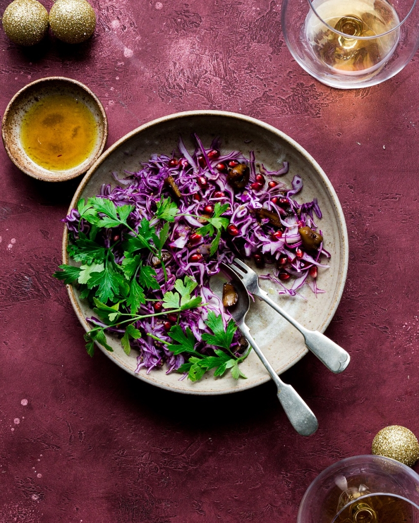 Vegan red cabbage salad with caramelised chestnuts