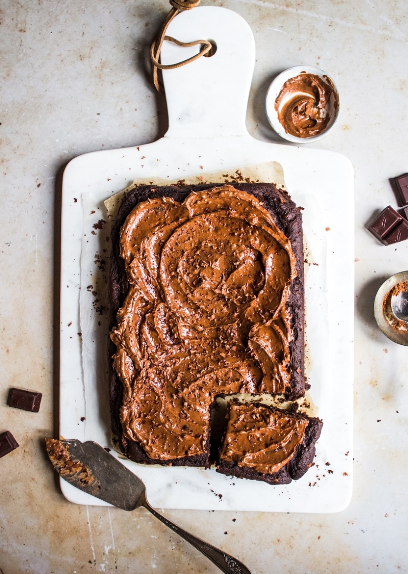 Gooey chocolate cake with Biscoff frosting