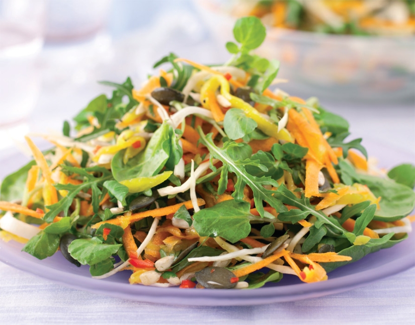 Detox Vegetable Salad with Mango and Chilli