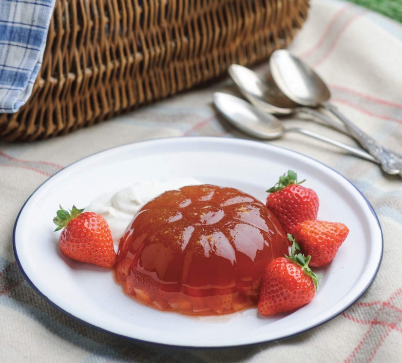 Strawberry and Pimm’s Jellies